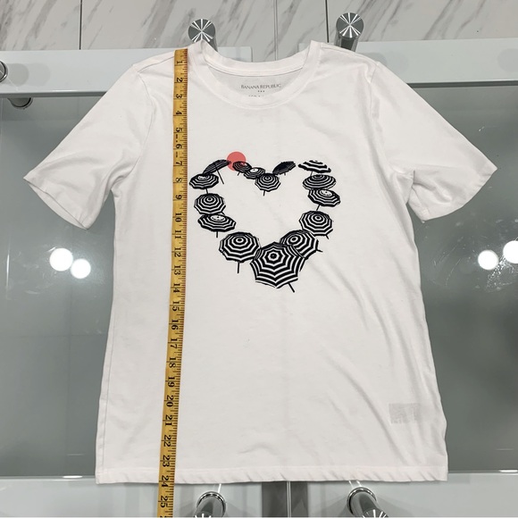 Banana Republic | Women | White Heart Umbrella Graphic Crew Neck Tee | Small - Picture 6 of 9